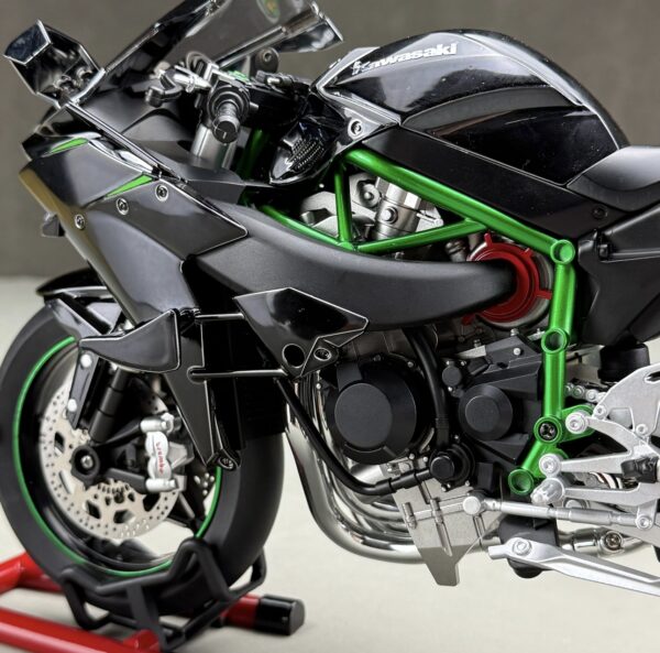 1:6 Kawasaki H2R motorcycle model with engine startup, throttle control, and exhaust spray simulation, die-cast bike, ideal gift for men. - 图片 2